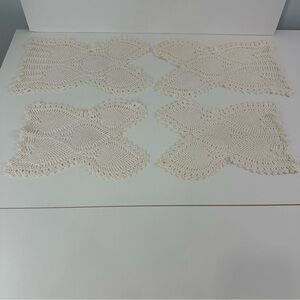 Set of 4 Cream Lace Decor Accents with Intricate Patterns Two Different Sizes